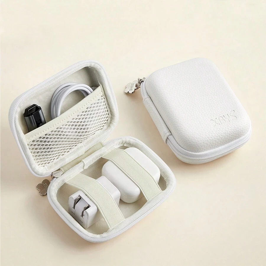 EVA 皮革耳机包、数据线、充电器、USB 闪存盘、U 盾硬壳防震防压收纳盒；照片打印机收纳盒采用 PU 皮革糖果色防刮耐用；小型相机保护壳收纳盒