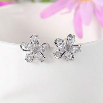 1 Pair Women's Elegant & Cute Cubic Zirconia Stud Earrings
