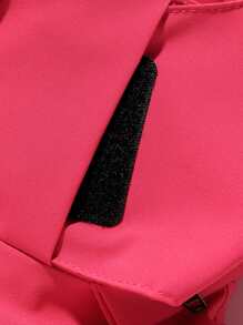 一套女士户外运动登山滑雪徒步露营防风防水保暖三合一黑色软壳外套和抓绒上衣，冬季滑雪