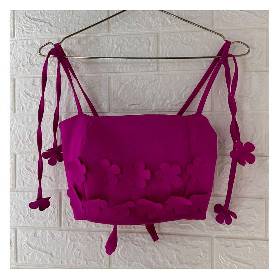 Cropped Alfaitaria Cut Out Flowers Summer 2025 - Rosa Roja - Ver 1