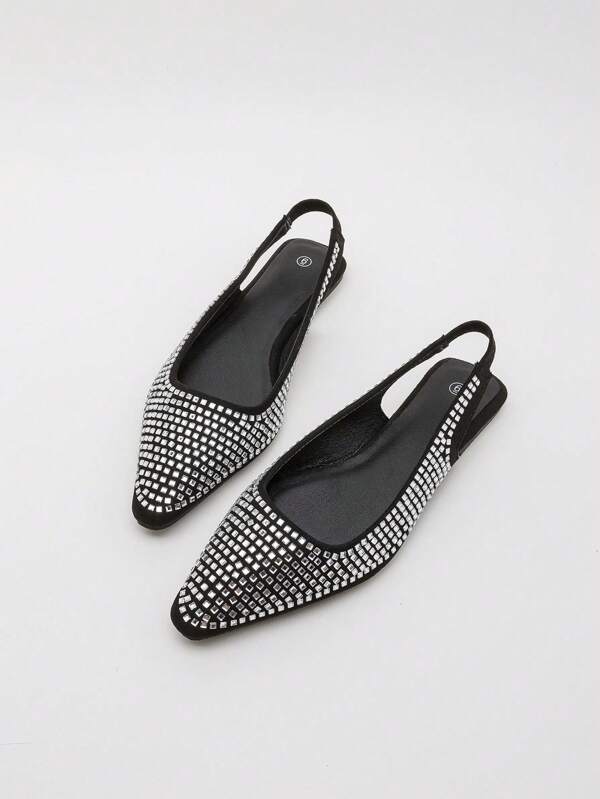The Early Spring Series Focuses On Basic Silhouettes And Classic Details, Presenting Daily Wear And Evening Attire With Craftsmanship. This Ballet Flat Features An Embellished Upper, Elegantly Showcasing A Refined Yet Casual Styling.