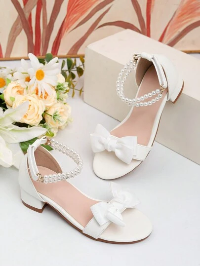 1双时尚高跟珍珠蝴蝶结装饰凉鞋，女童高跟舞蹈鞋，学生演出及日常穿着凉鞋
