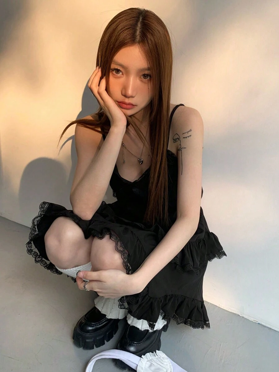 韩版纯色蕾丝拼接吊带连衣裙,休闲黑色夏季优雅款 - 黑色 - 查看 1