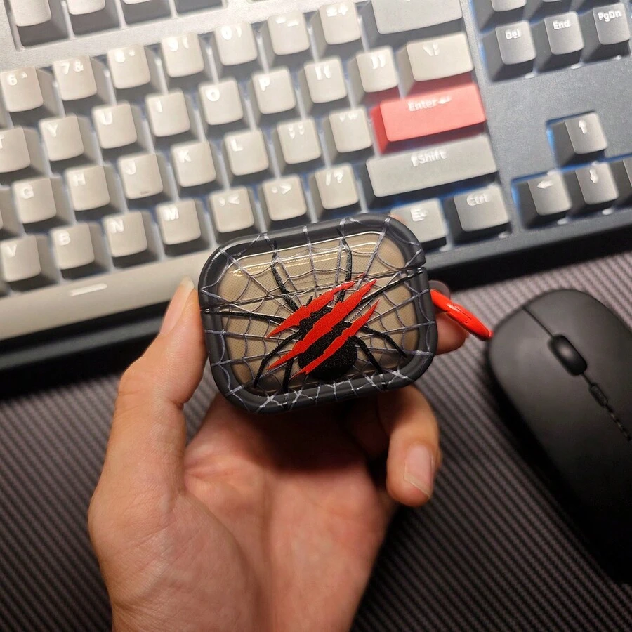 1 PIEZA Funda para auriculares AirPods 1/2/3/Pro/Pro2 con diseño de telaraña, marcas de garra roja de diablo, manchas de sangre de Halloween, marco 3D semitransparente negro simple y elegante con hebilla de anillo