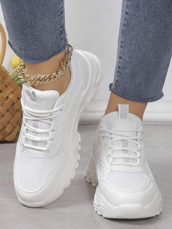 Zapatillas casuales para mujer, zapatos de viaje de suela blanda y transpirable en color blanco, zapatillas gruesas y abultadas, zapatos de tenis casuales y ligeros de moda para mujer