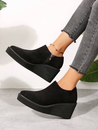 Plateauschuhe mit dicker Sohle, modische Damenschuhe für Frühling/Herbst, schwarze Wildleder Ankle Boots im minimalistischen Design