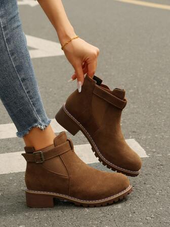 女士新款冬季保暖一脚蹬绒面棕色厚底防滑休闲日常穿着适合牛仔裤个性化优质鞋，可搭配毛衣、靴子