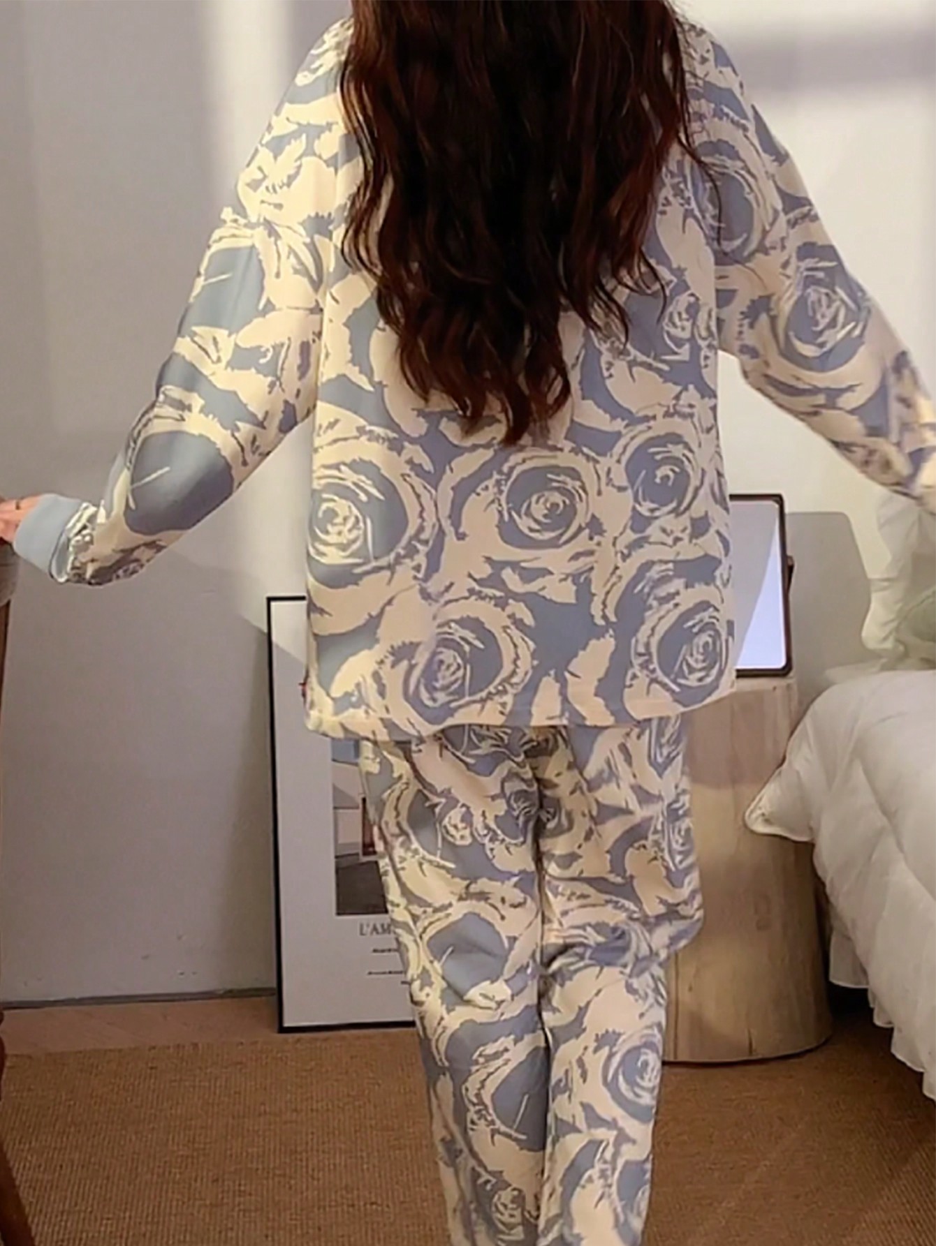 مجموعة بيجامة نسائية بفتحة أمامية وياقة على شكل حر...