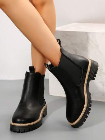 2025 秋冬女式踝靴和短靴黑色一脚蹬平底靴，适合搭配开衫，新款女鞋款式