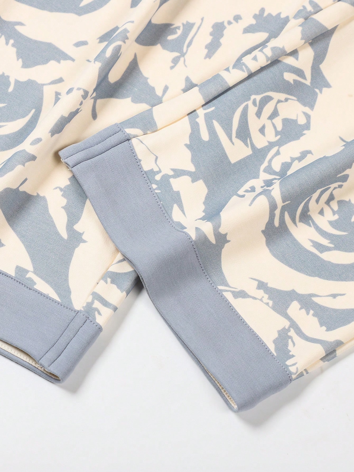 مجموعة بيجامة نسائية بفتحة أمامية وياقة على شكل حر...