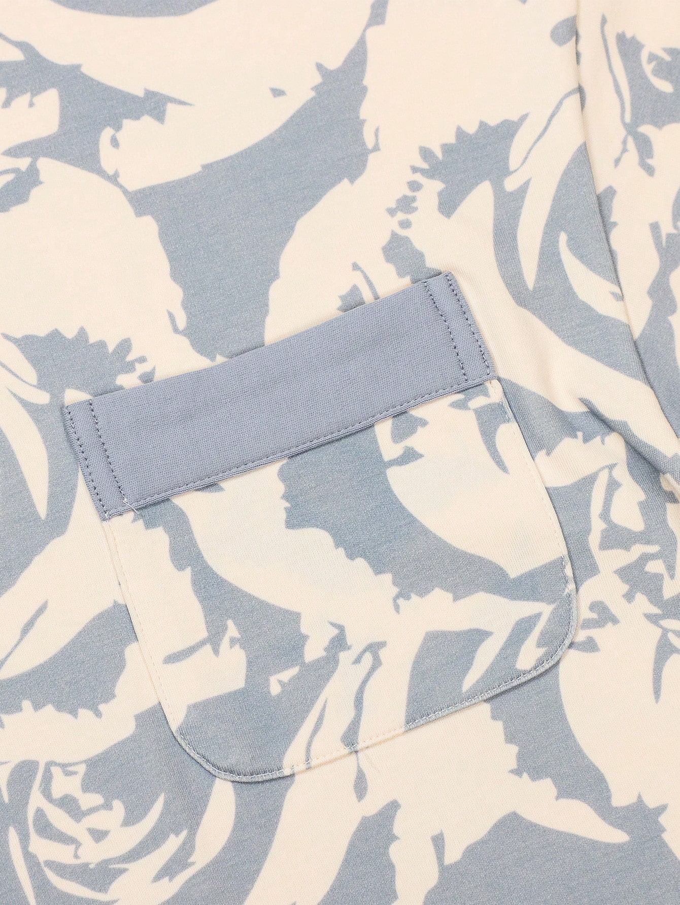 مجموعة بيجامة نسائية بفتحة أمامية وياقة على شكل حر...