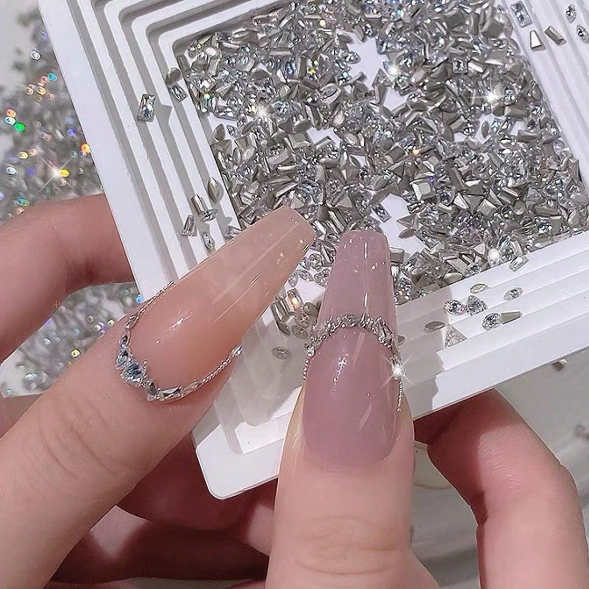 (200Pcs Mixed Pack) Beveled Flat Bottom Transparent White Tiny Small Size 5A Cubic Zirconia Assorted Sparkling Nail Art Rhinestone Nail Supplies Nails Nail Charms Nail Gems