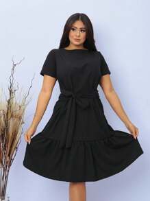 Classic Dress With Belt, Perfect For Any Special Occasion. With A Timeless Design And A Modern Touch, This Dress Is The Ideal Choice For Those Who Want To Shine! - 黑色 - 查看 1