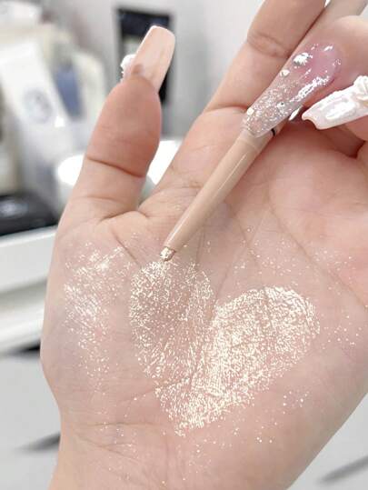 قلم تمييز لامع، قطعة واحدة من قلم تسليط الضوء على الملمس اللامع اللامع الذي يدوم طويلاً، منتج مكياج