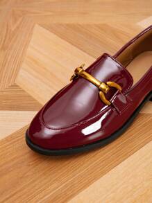 Mocasines planos con hebilla de metal de punta redonda para mujer, zapatos casuales de piel sintética con cierre de deslizamiento, otoño 2025 - Burdeos - Ver 8