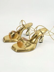 法式金色金属带露趾罗马凉鞋，配链条细节 - 金色 - 查看 7