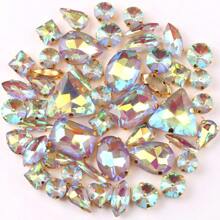 50 piezas/paquete, caramelos de gelatina de colores AB en formas mixtas, piedras de cristal coser a mano con base de metal dorado plano con agujeros, material de costura brillante con piedras preciosas para accesorios DIY, se pueden usar para decorar ropa, vestidos, bolsos, zapatos, broches, aretes, manualidades