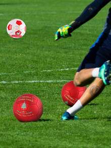 1 件圣诞礼物专业加强型圣诞主题防爆足球，欧洲官方尺寸，适合户外训练和娱乐，适用于庭院、公园、沙滩足球 - 紅色 - 查看 6