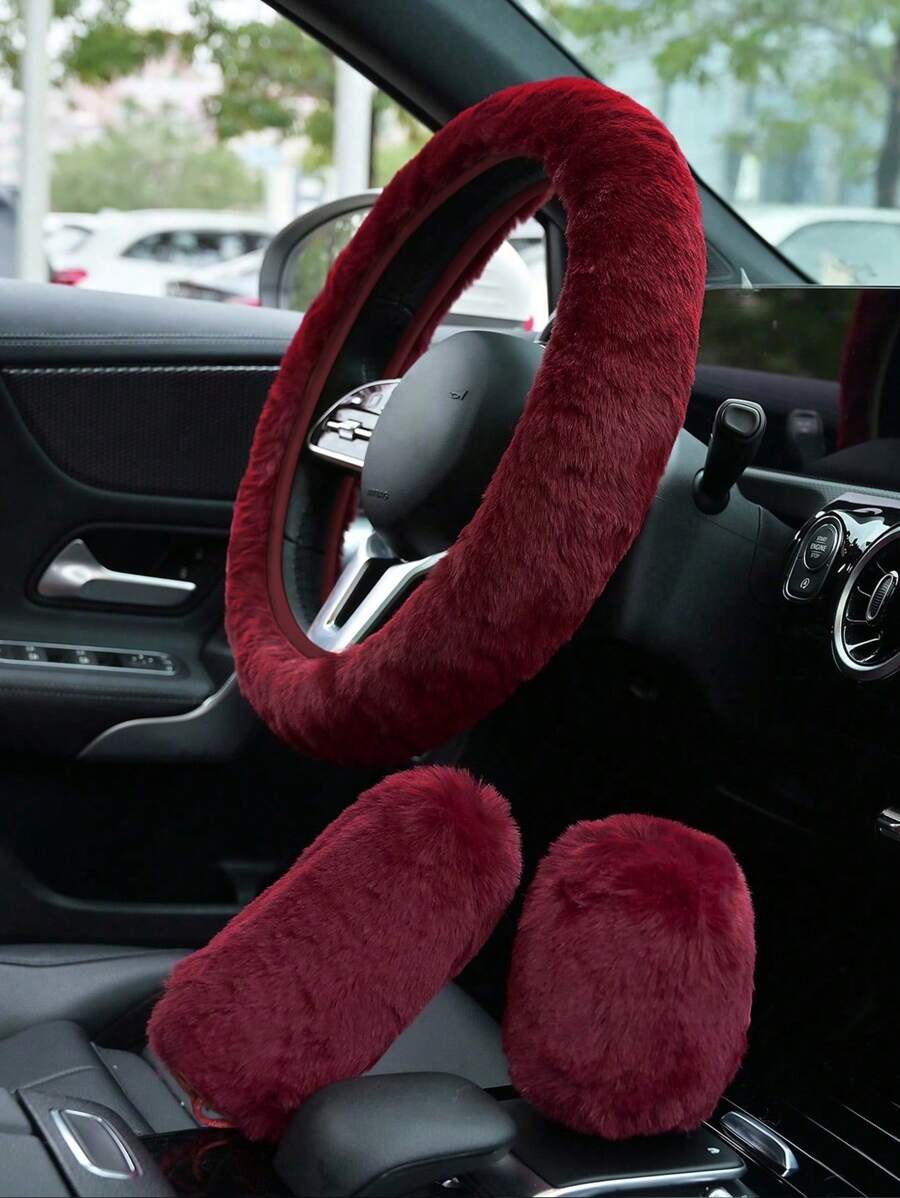 一套汽车方向盘套、换挡杆套和手刹套，冬季保暖绒面材质，弹性贴合，通用型汽车内饰配件