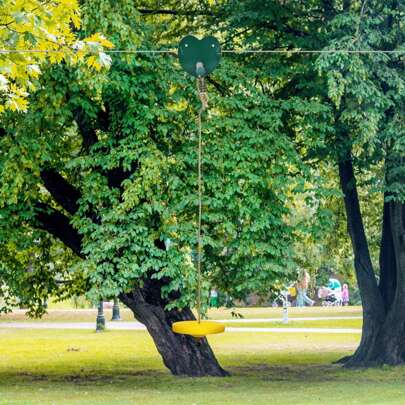  Outsunny Kits de tyroliennes pour la personne tyrolienne de jardin poignée antidérapante corde réglable dispositif de protection d'arbre capacité maximum de 80 kg câble en acier jaune