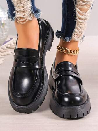 Mocassins de sola grossa no estilo britânico vintage, mocassins casuais pretos de cano curto para mulheres, sapatos estudantis de lazer para uso externo