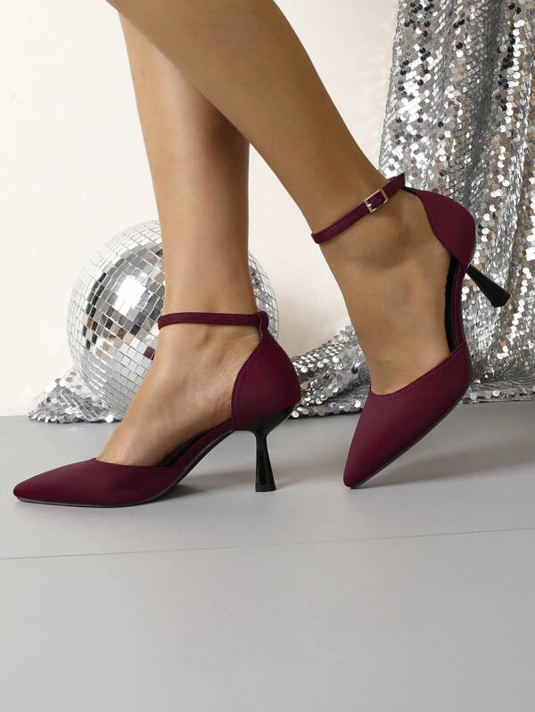 Scarpe casual da donna con punta affusolata, tacco alto, modello traforato, adatte per San Valentino