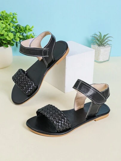 1 双大码儿童/儿童黑色和米色纯色 PU 编织带钩环设计露趾平底凉鞋，舒适可爱的罗马风格，适合 3-16 岁女孩/男孩，日常、休闲、度假、夏季派对穿着