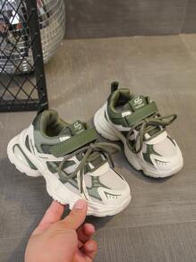 新款时尚可爱男童透气网眼运动鞋，EVA 鞋底防滑耐用设计，可塑鞋面稳定脚部，经典舒适休闲运动鞋，适合日常穿着、上学和旅行