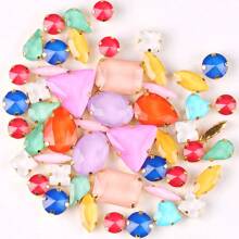 50 piezas/paquete, caramelos de gelatina de colores AB en formas mixtas, piedras de cristal coser a mano con base de metal dorado plano con agujeros, material de costura brillante con piedras preciosas para accesorios DIY, se pueden usar para decorar ropa, vestidos, bolsos, zapatos, broches, aretes, manualidades
