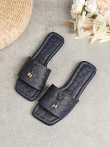 Women's Flat Sandals Summer/Fall 2024 New Versatile Soft Non-Slip Beach Sandals Fashionable Roman Style Large Size 41-43