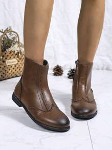 Brogues Floral Carved Vintage Two-Tone Leather Flat Shoes, European Retro Style For Women