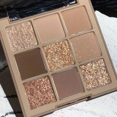 9色眼影盤、半霧面和微光眼影持久眼影托盤