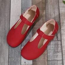 2024 Red Women's Summer Outdoor Hook And Loop Slip-On Flat Shoes, Fashionable Solid Color Minimalist Design, Soft Leather Soft Bottom, Comfortable Lining, Hollow Strap, Lightweight And Comfortable