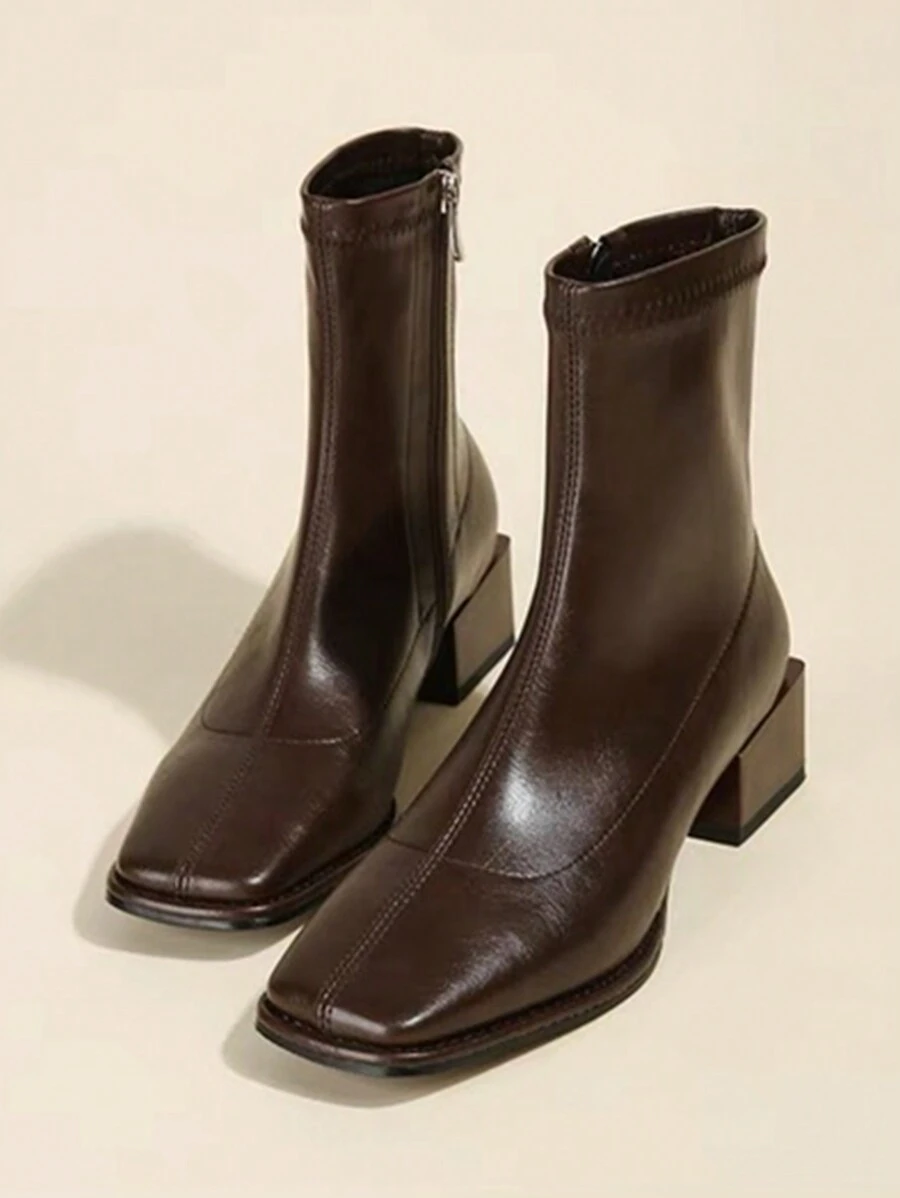 2024 秋冬春秋季新款棕色方头短靴女款，搭配毛衣，中跟粗跟弹力修身袜靴