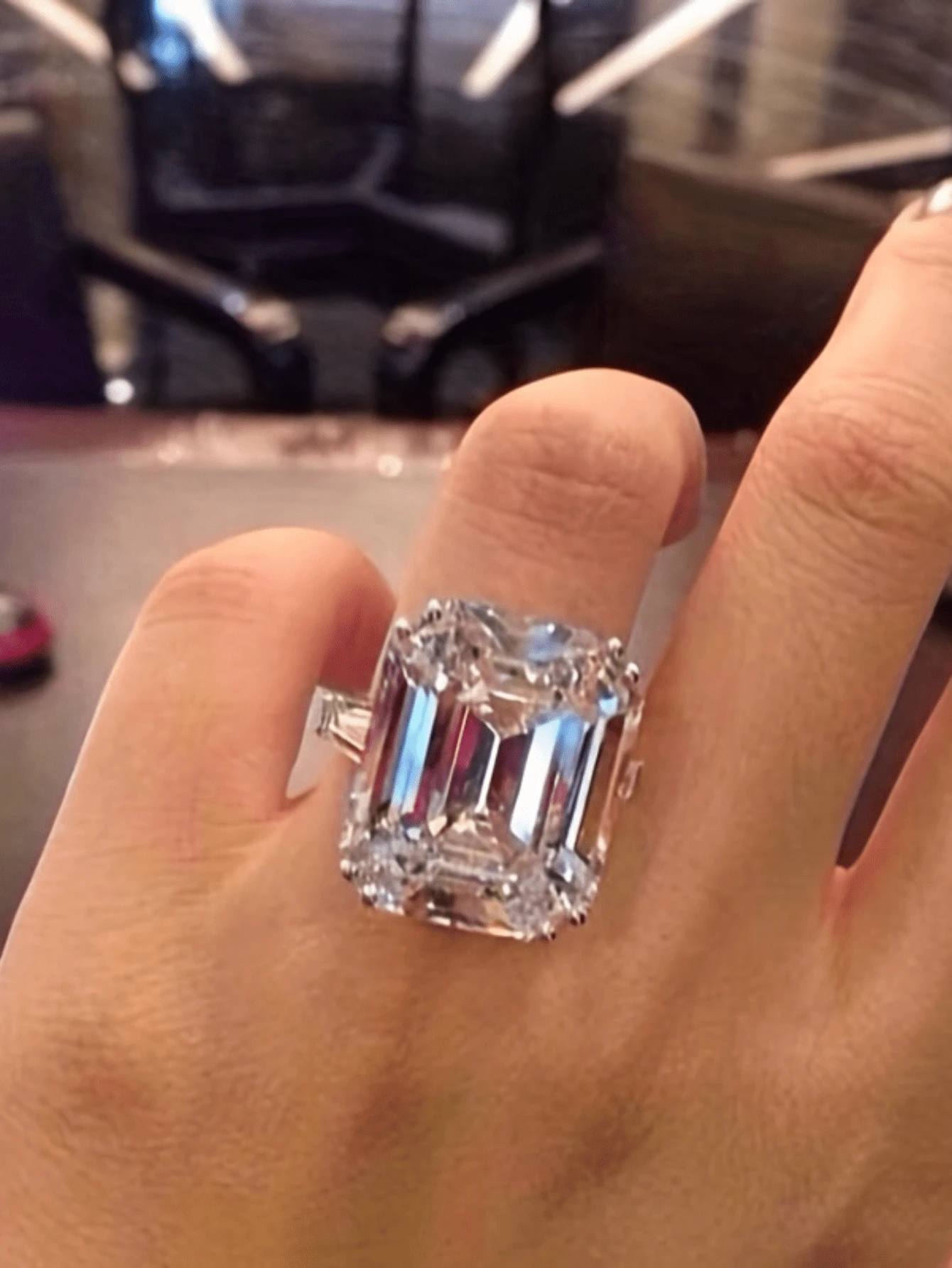 Mạ bạc tinh xảo, Cubic Zirconia lấp lánh, chi tiết tinh xảo như lụa, và thiết kế tuyệt đẹp - Nhẫn đính hôn và nhẫn cưới ngoạn mục dành cho cô dâu hiện đại, và quà tặng Giáng sinh và kỷ niệm ấm áp cho người thân yêu của bạn - Bạc - Xem 1
