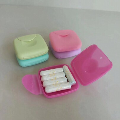 Caixa quadrada para armazenamento de absorventes higiênicos, 1/2/5 unidades, capa articulada com trava, estojo de plástico à prova d'água, mini compacto e portátil, conveniente para viagens femininas - contém absorventes internos