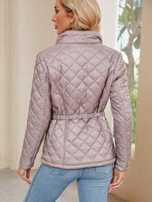 Veste légère pour femmes Risissida, design élégant avec motif matelassé en diamant, taille ajustable avec ceinture assortie, créant un look stylé pour l'automne/l'hiver