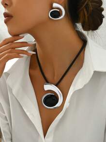 2pcs/Set New Versatile Autumn/Winter Fashion Metallic Style Earrings & Necklace Set