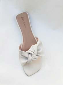 Sandália rasteirinha chinelo flat com laço branco off