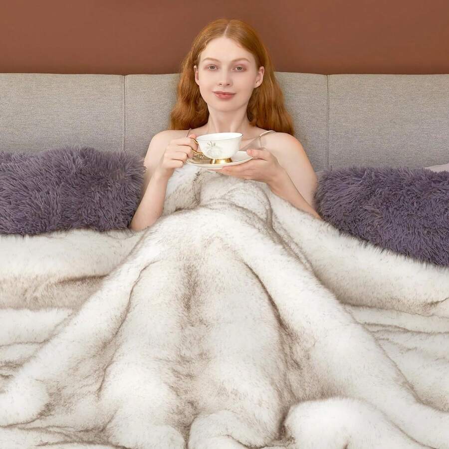 Touchat Luxury 1000GSM Faux Fur Throw Blanket, Super Heavy Thick Warm Cozy Blankets For Couch Bed Sofa, Plush Fuzzy Elegant Soft Reversible Mink Blanket For Living Room Bedroom, 50''x60'' - 白色 - 查看 1