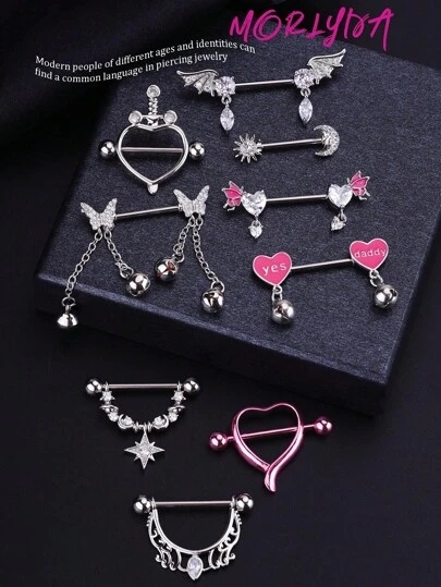 两件套性感可爱不锈钢乳环，配有小铃铛、蝴蝶、爱心、月亮、太阳、星星、粉色锆石天使翅膀、“Yes Daddy”乳环、剑形、羽毛皇冠乳环，适合女性佩戴，可用于约会、派对、日常佩戴、情人节、母亲节等场合。