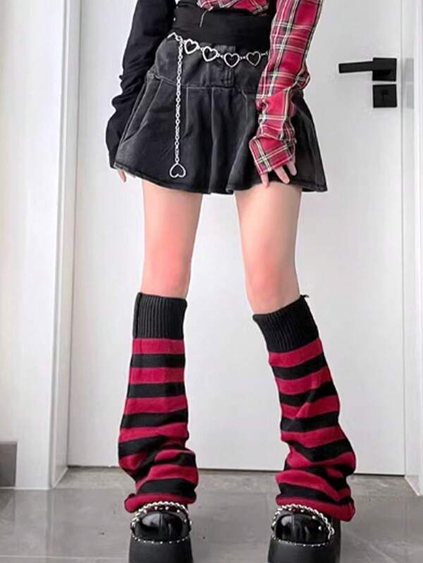 زوج واحد من دافئات الكاحل المقوسة والملونة بطراز Y2K للنساء ، مناسبة لعيد الهالوين