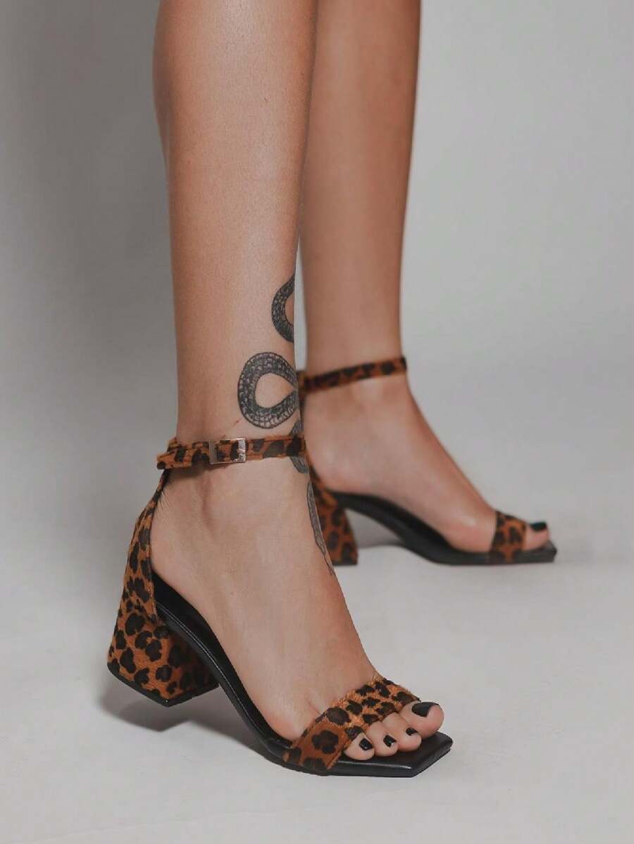 Sandália Salto Feminino Onça Animal Print - 7cm Confortável sapatos feminina elegante - Preto - Visão 1