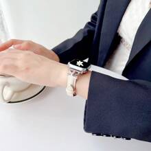 1条装饰时尚优雅纤薄真皮表带，兼容 Series 10/9/8/7/6/5/4/3/2/1 SE，女士款，金色、银色、万圣节黑色吊坠，运动纤薄风格，尺寸：38mm、40mm、41mm、42mm、44mm、45mm、46mm、49mm - 米色 - 查看 5