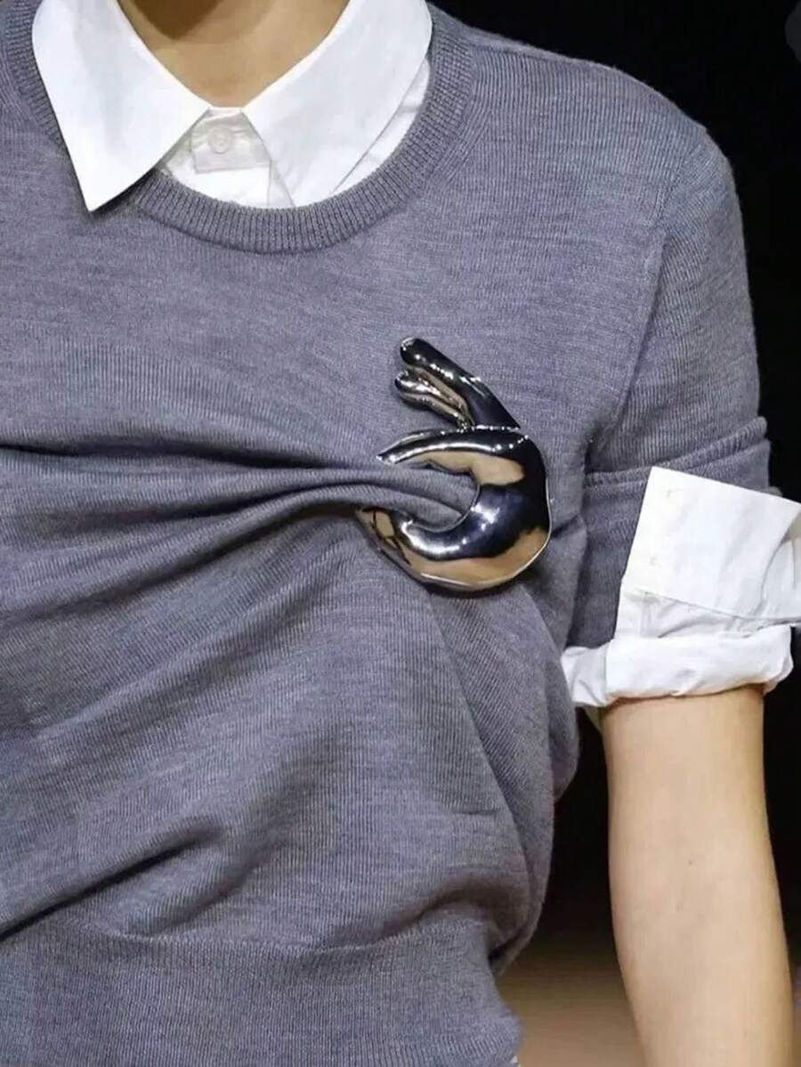 1 件复古 OK 手势胸针情侣个性别针胸花金属抛光表面优质感觉服装配饰日常服装搭配礼服配饰衣服别针包饰学校办公室配饰衬衫夹克珠宝圣诞节万圣节衣服别针有趣可爱教师礼物 - 銀色 - 查看 1
