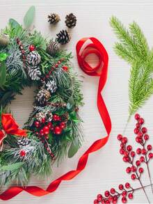 10 cành thông nhân tạo và 10 cành quả mọng mùa đông, lá thông nhựa màu xanh lá cây, vật liệu trang trí Giáng sinh tự làm cho vòng hoa và trang trí ngày lễ (Phong cách cổ điển) Trang trí nhà Trang trí Giáng sinh Trang trí phòng - đỏ xanh - Xem 5