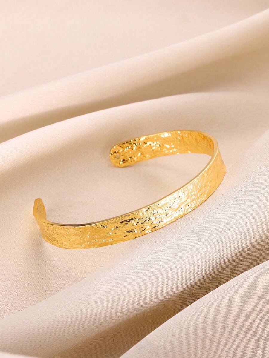 1Pc Textured Cuff Bangle For Women Minimalist Gold Color Iron Material