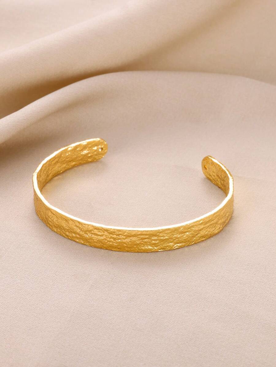1Pc Textured Cuff Bangle For Women Minimalist Gold Color Iron Material