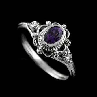 复古戒指镶嵌银镀锆石，矩形，象征美丽与优雅，戒指上有复古雕刻，适合日常服装派对配饰