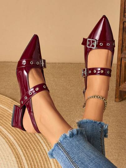 2025年秋季女士铆钉尖头粗跟穆勒乐福鞋，酒红色